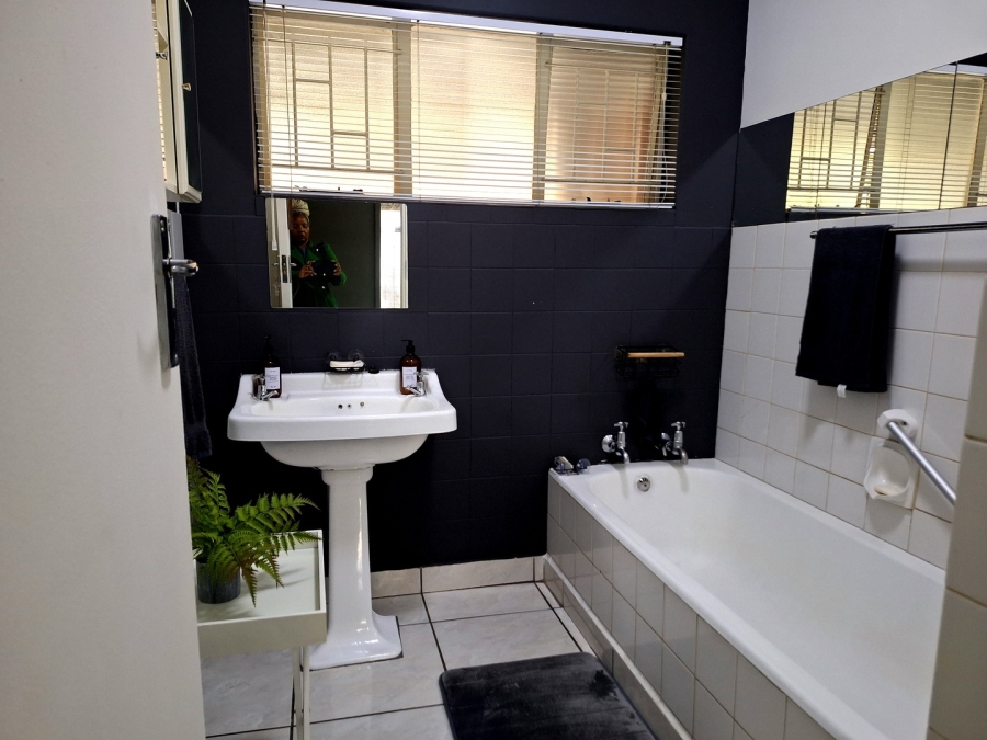 5 Bedroom Property for Sale in Miederpark North West